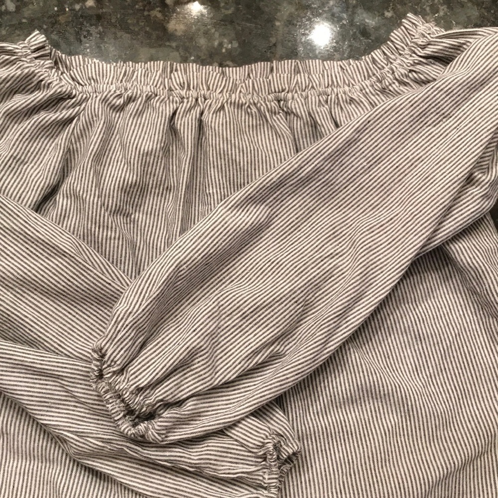 Brandy Melville Off the shoulder top